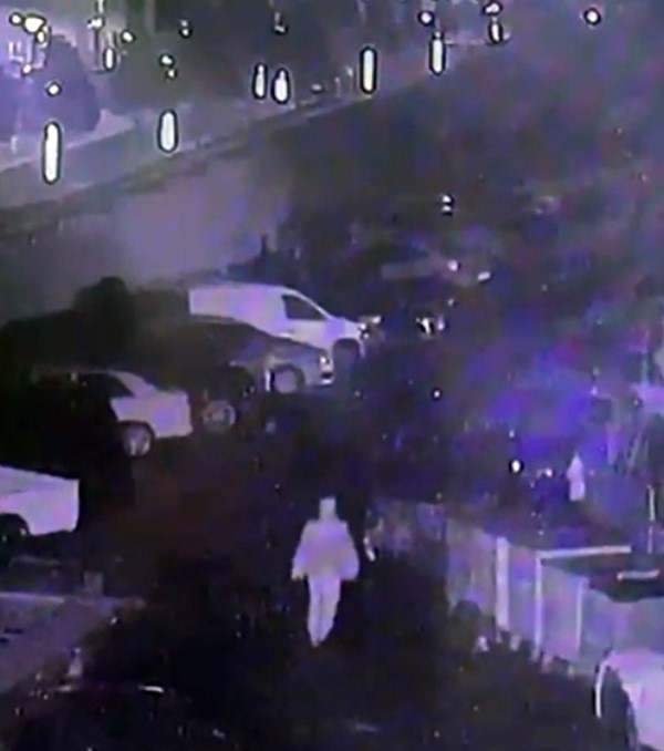 Isınmak için yaktığı ateş 5 aracı küle çevirdi
Isınmak için yaktığı ateş 5 aracı küle çevirdi