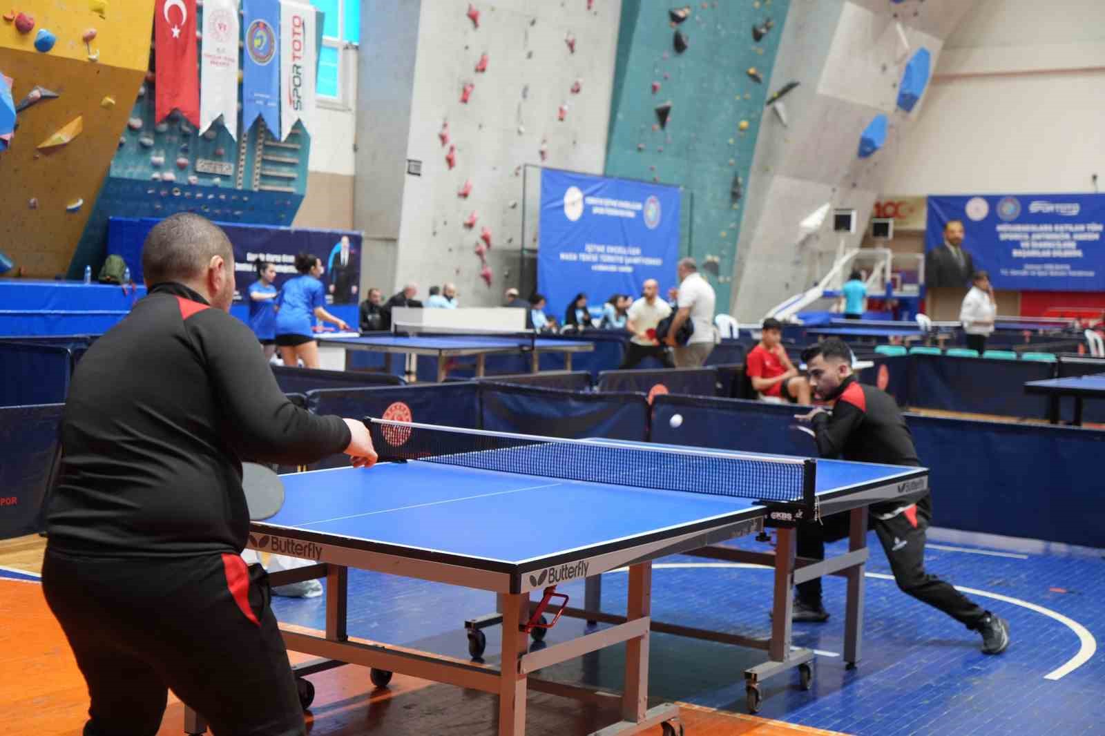 İşitme Engelliler Masa Tenisi Türkiye Şampiyonası, Samsun’da başladı
İşitme Engelliler Masa Tenisi Türkiye Şampiyonası, Samsun’da başladı