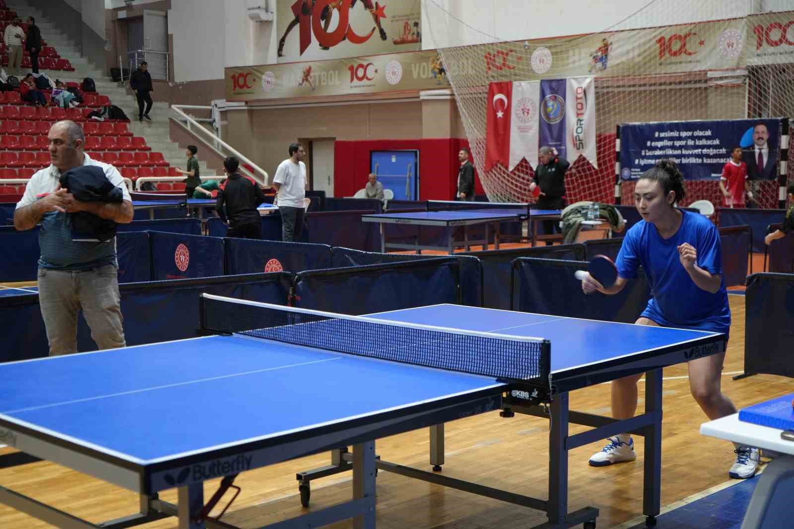 İşitme Engelliler Masa Tenisi Türkiye Şampiyonası, Samsun’da başladı
İşitme Engelliler Masa Tenisi Türkiye Şampiyonası, Samsun’da başladı