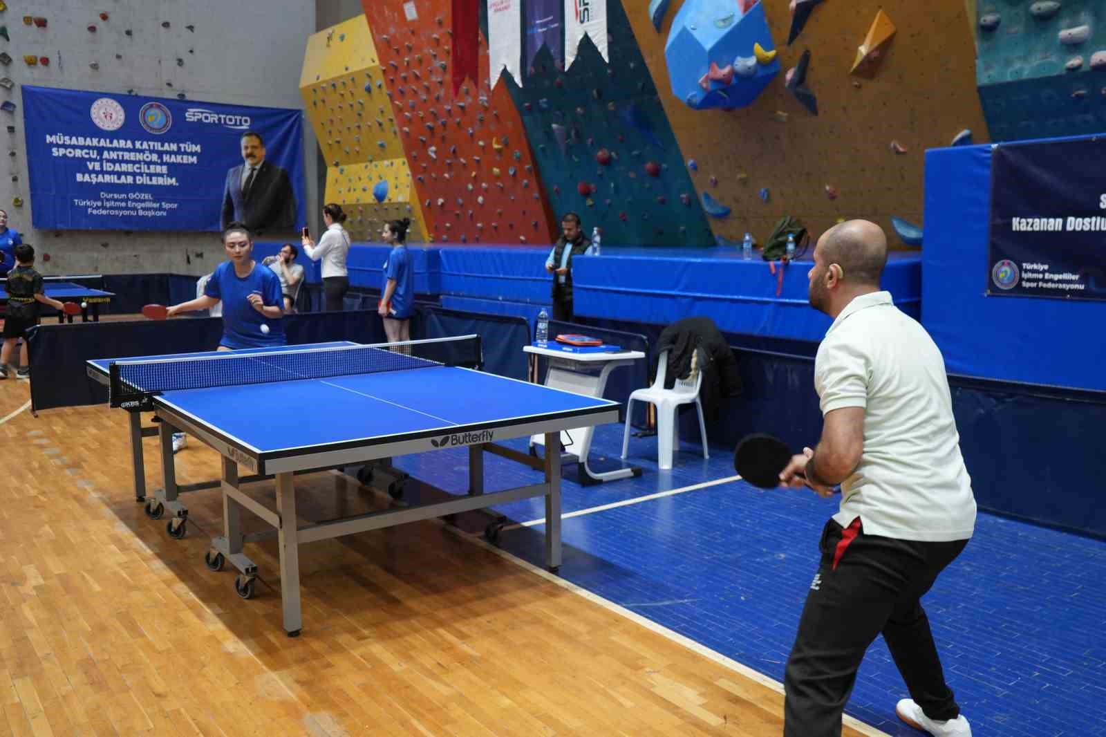 İşitme Engelliler Masa Tenisi Türkiye Şampiyonası, Samsun’da başladı
İşitme Engelliler Masa Tenisi Türkiye Şampiyonası, Samsun’da başladı