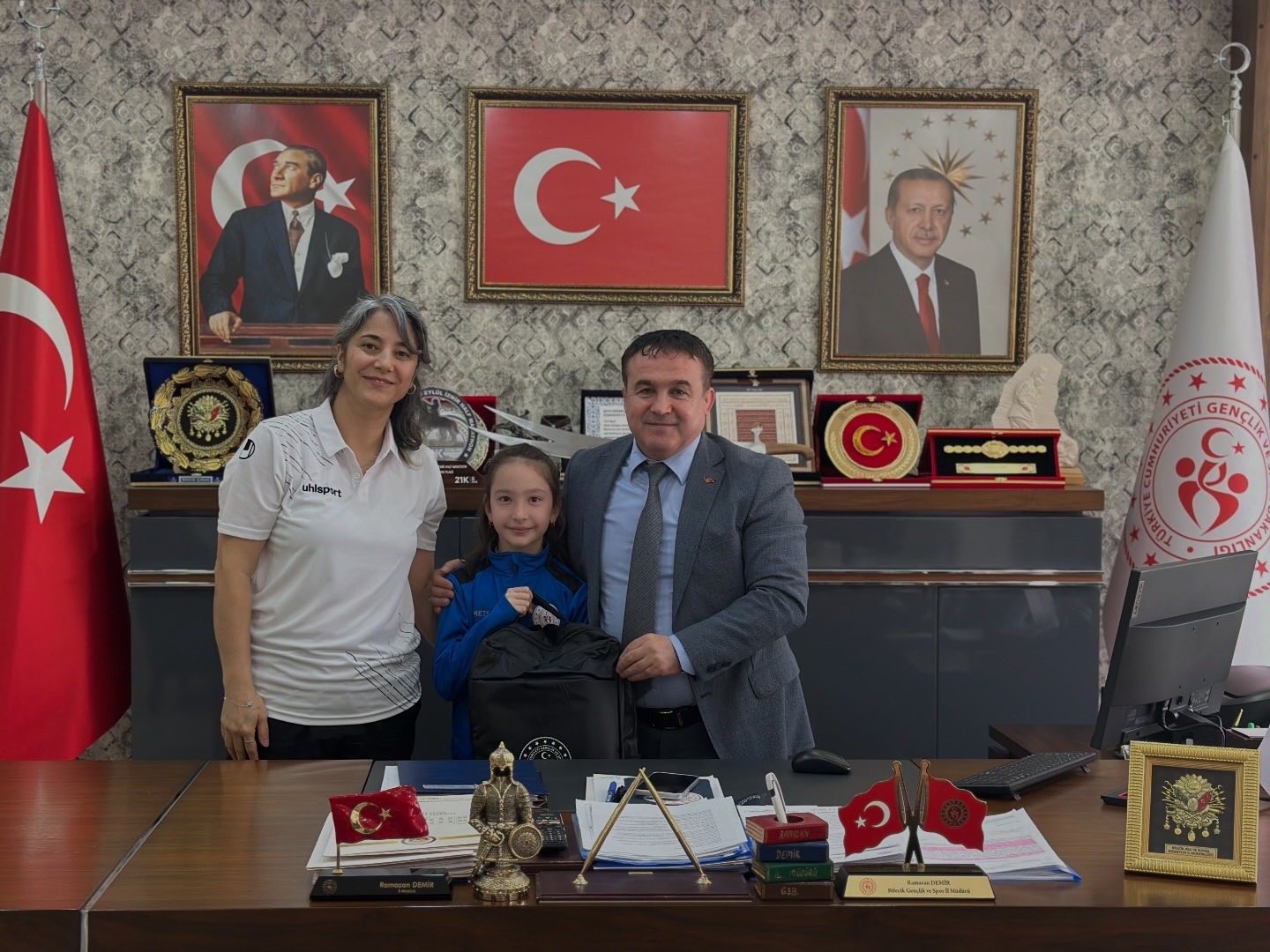 İşitme Engelliler Şampiyonası’nda derece yapan Bilecikli sporcuya İl Müdürü Demir’den tebrik
