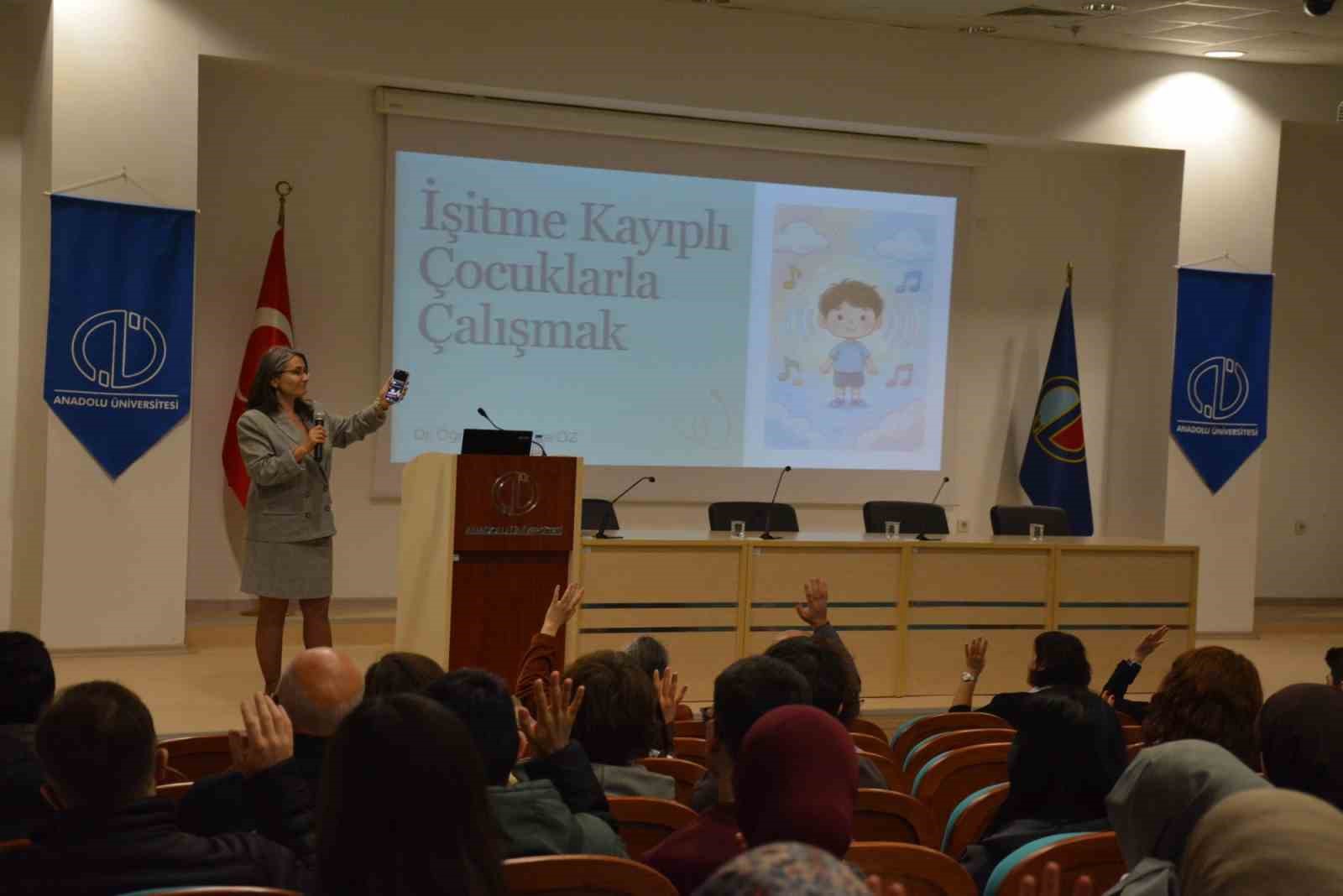 "İşitme Kayıplı Çocuklarla Çalışma" semineri
