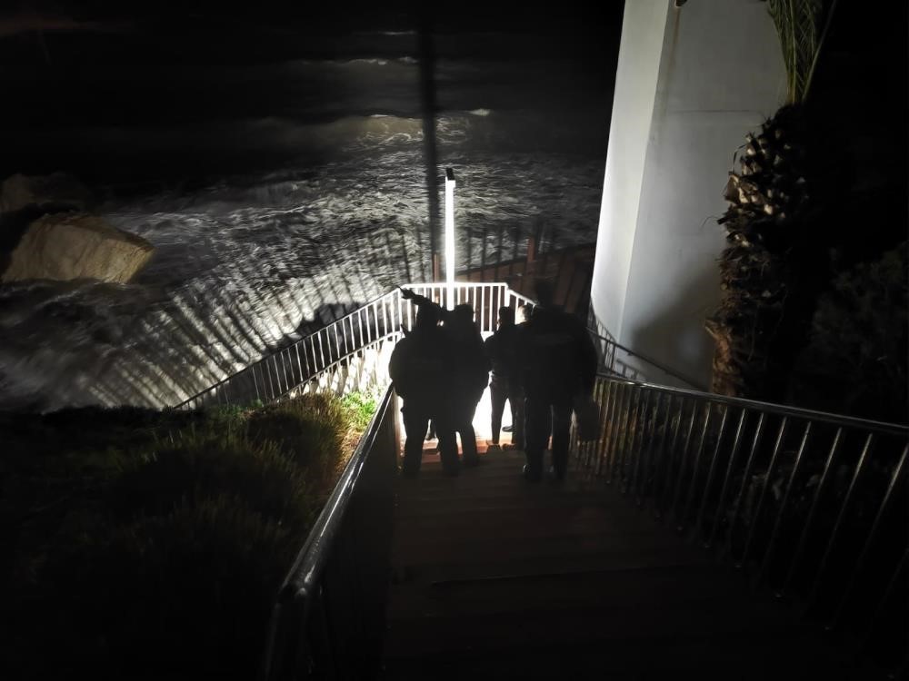 İskelede bir işçinin hayatını kaybettiği kazada firma sahibi tutuklandı
İskelede bir işçinin hayatını kaybettiği kazada firma sahibi tutuklandı