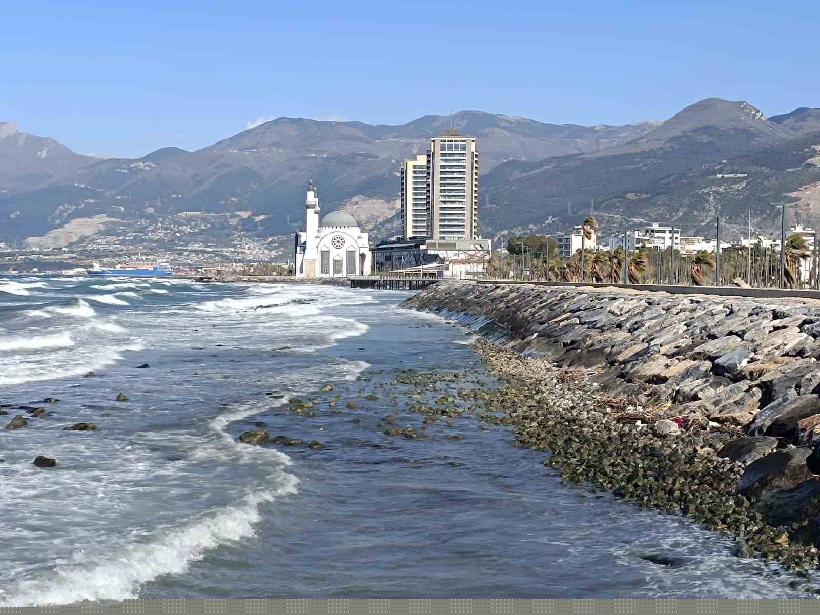 İskenderun Körfezi’nde denizde çekilme yaşandı
