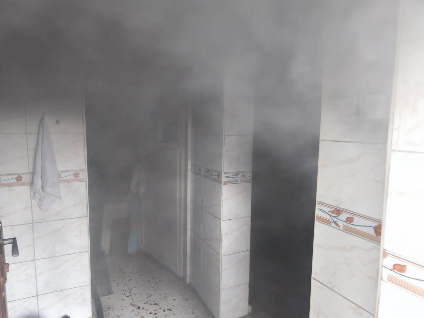 İskenderun’da evin mutfağı alevlere teslim oldu
