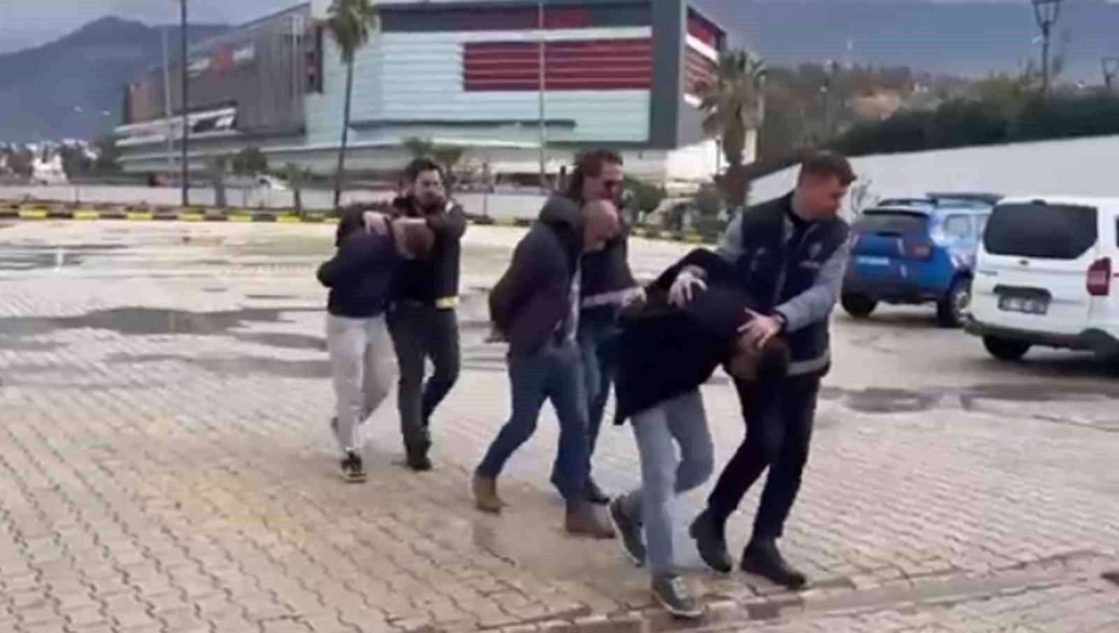 İskenderun’da hapis cezası ile aranan 3 şahıs yakalandı
