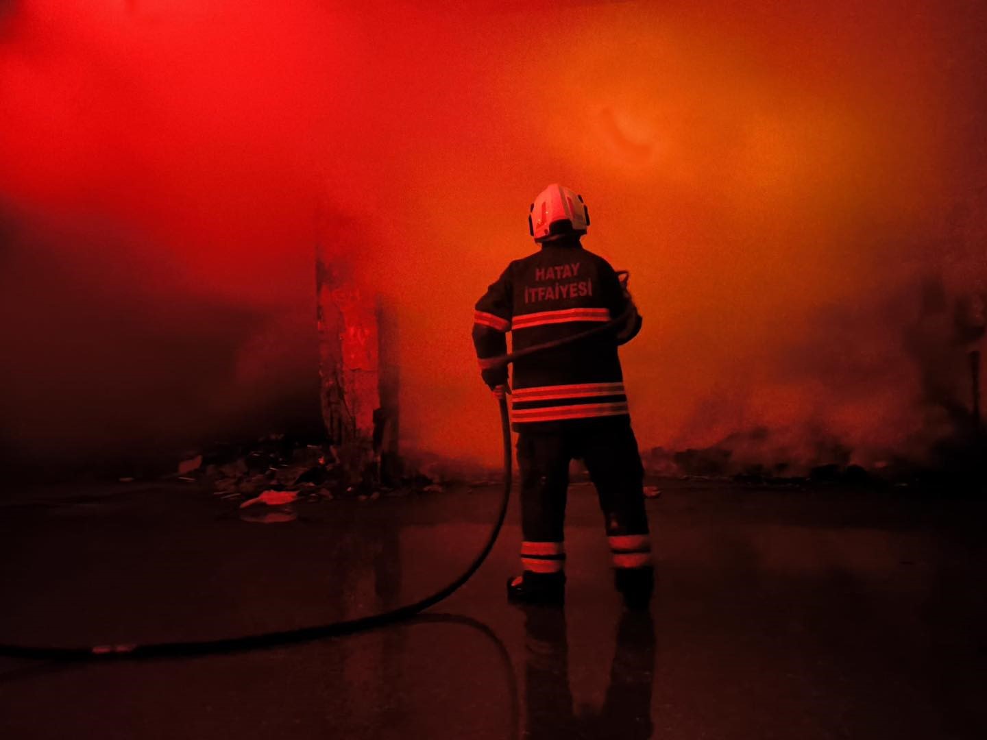 İskenderun’da metruk bina yangını
