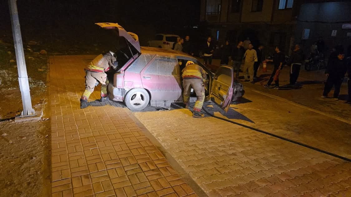 İskenderun’da otomobiL yangını
