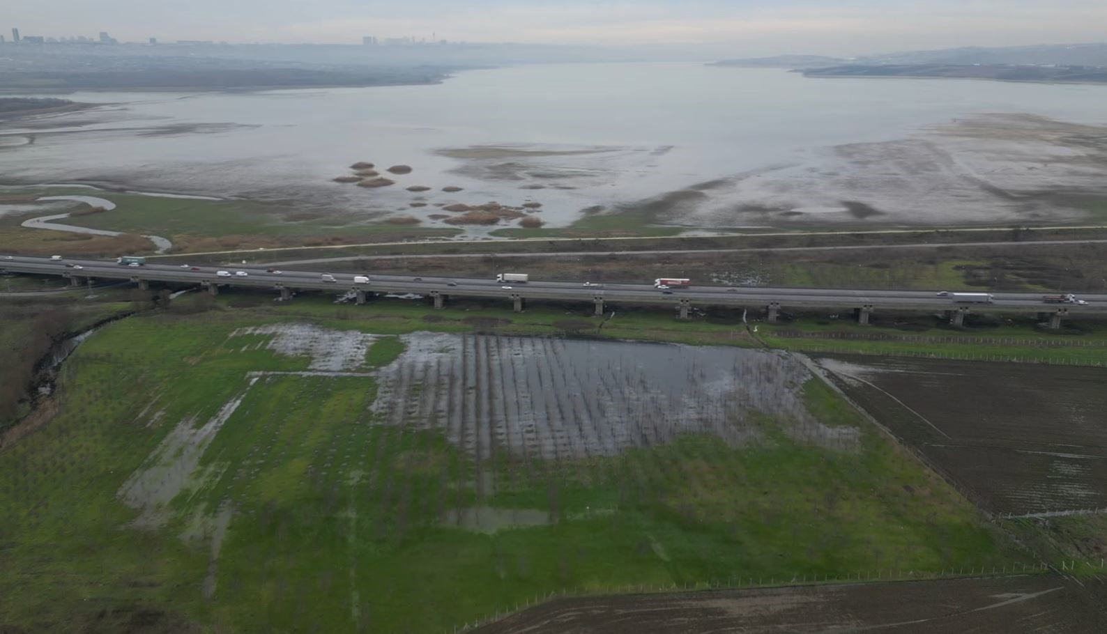 İSKİ, içme suyu kaynağı olan Büyükçekmece Barajı’na atık su akıttı
