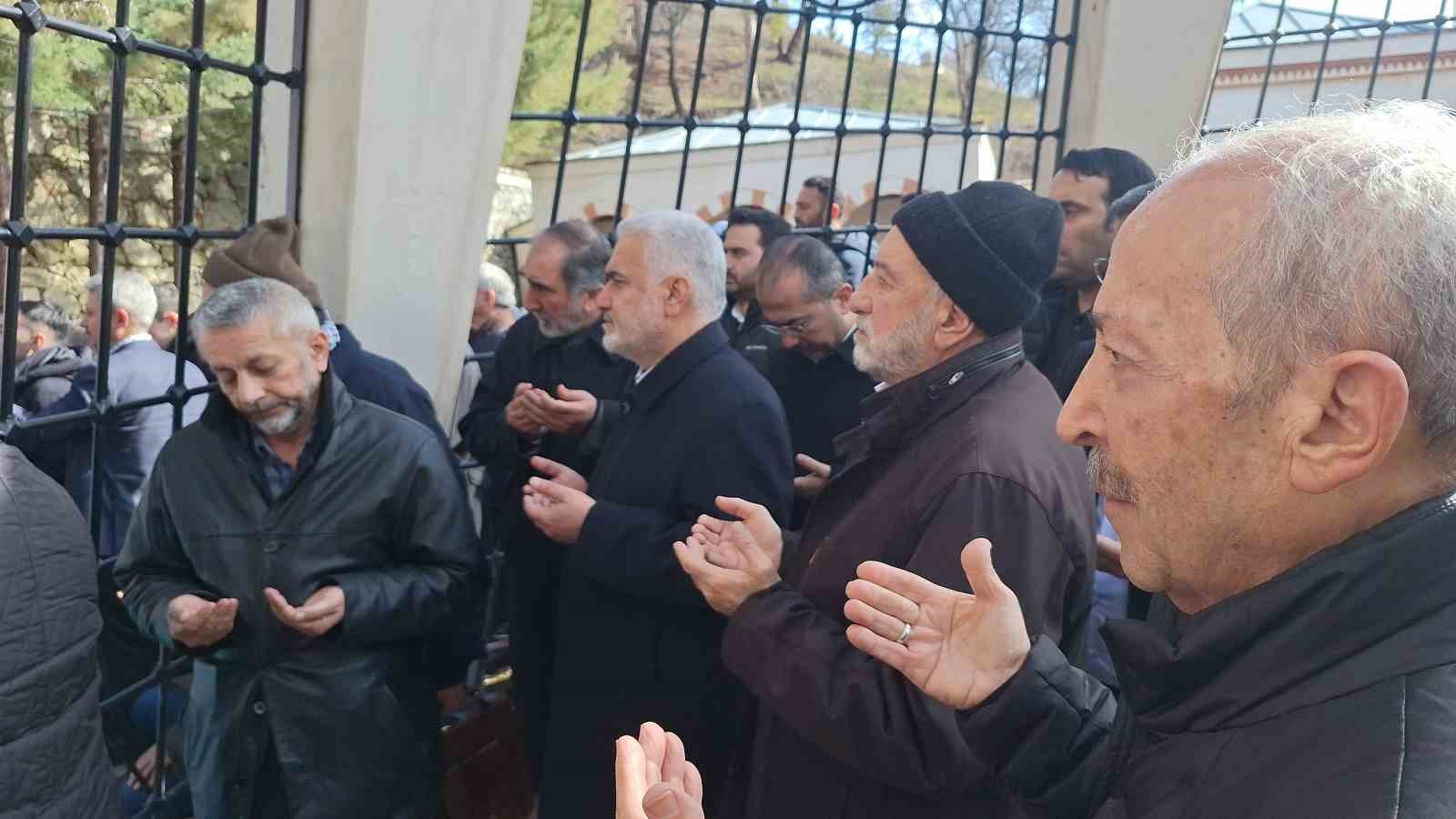 İskilipli Atıf Hoca kabri başında dualarla anıldı
