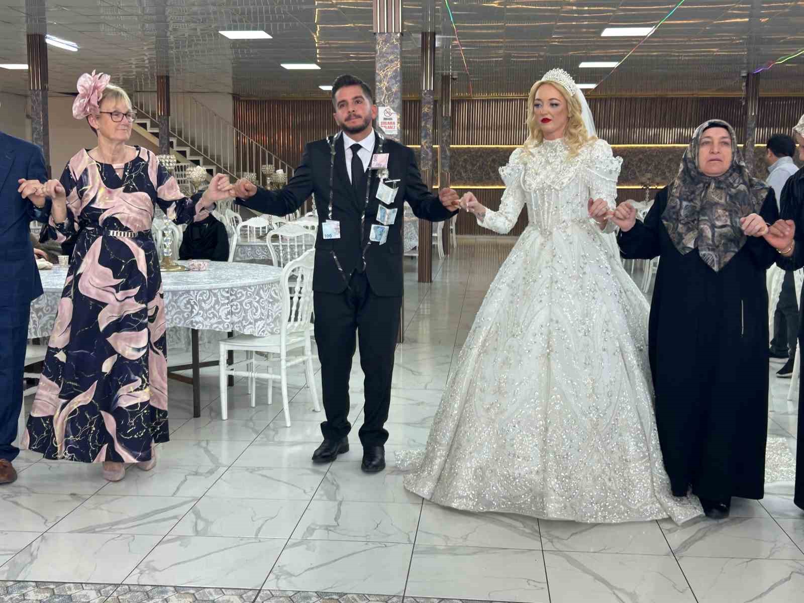 İskoçyalı geline Van usulü düğün
