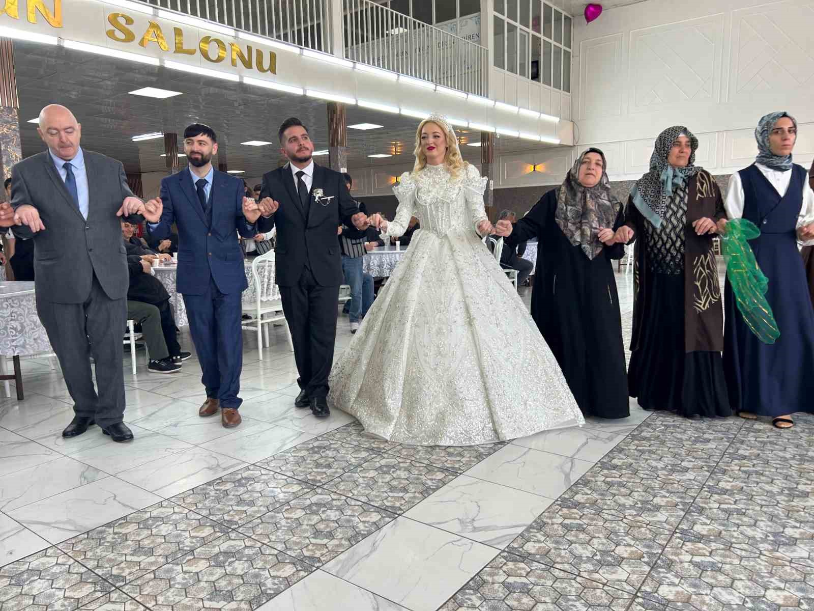 İskoçyalı geline Van usulü düğün
