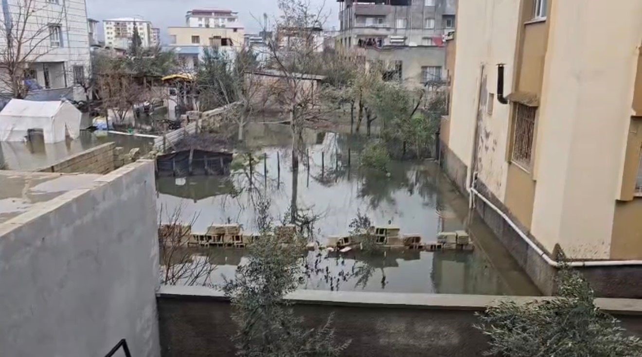 İslahiye’de sağanak sonrası ev ve tarlaları su bastı
