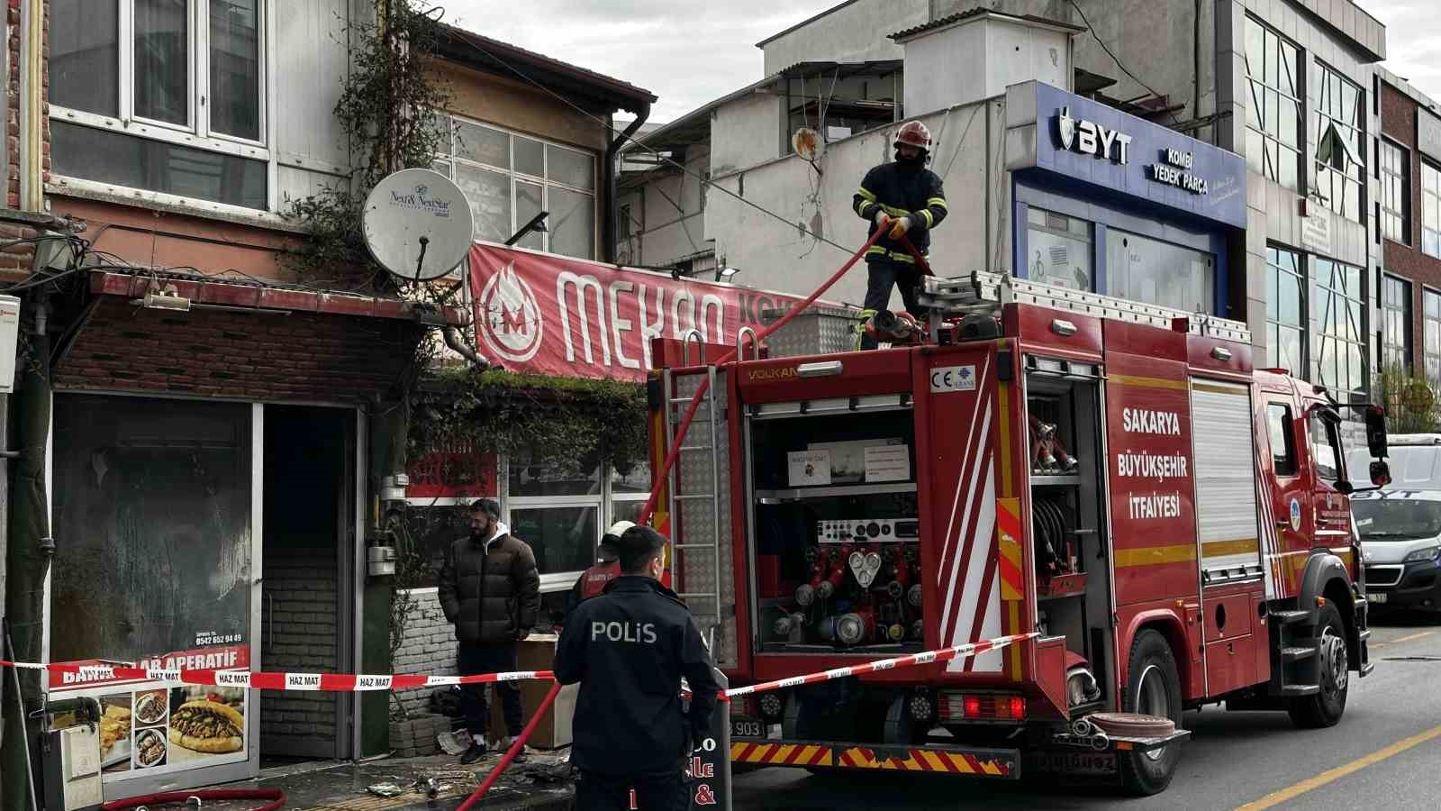 İşletmeci dışarıdayken dükkanında yangın çıktı
