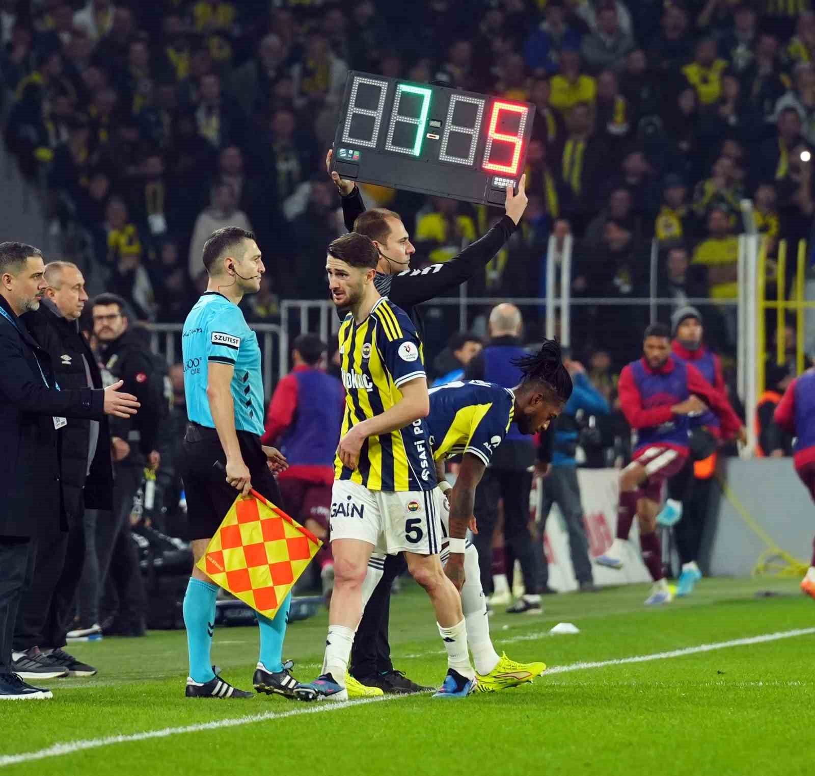 İsmail Yüksek, Göztepe maçına devam edemedi
