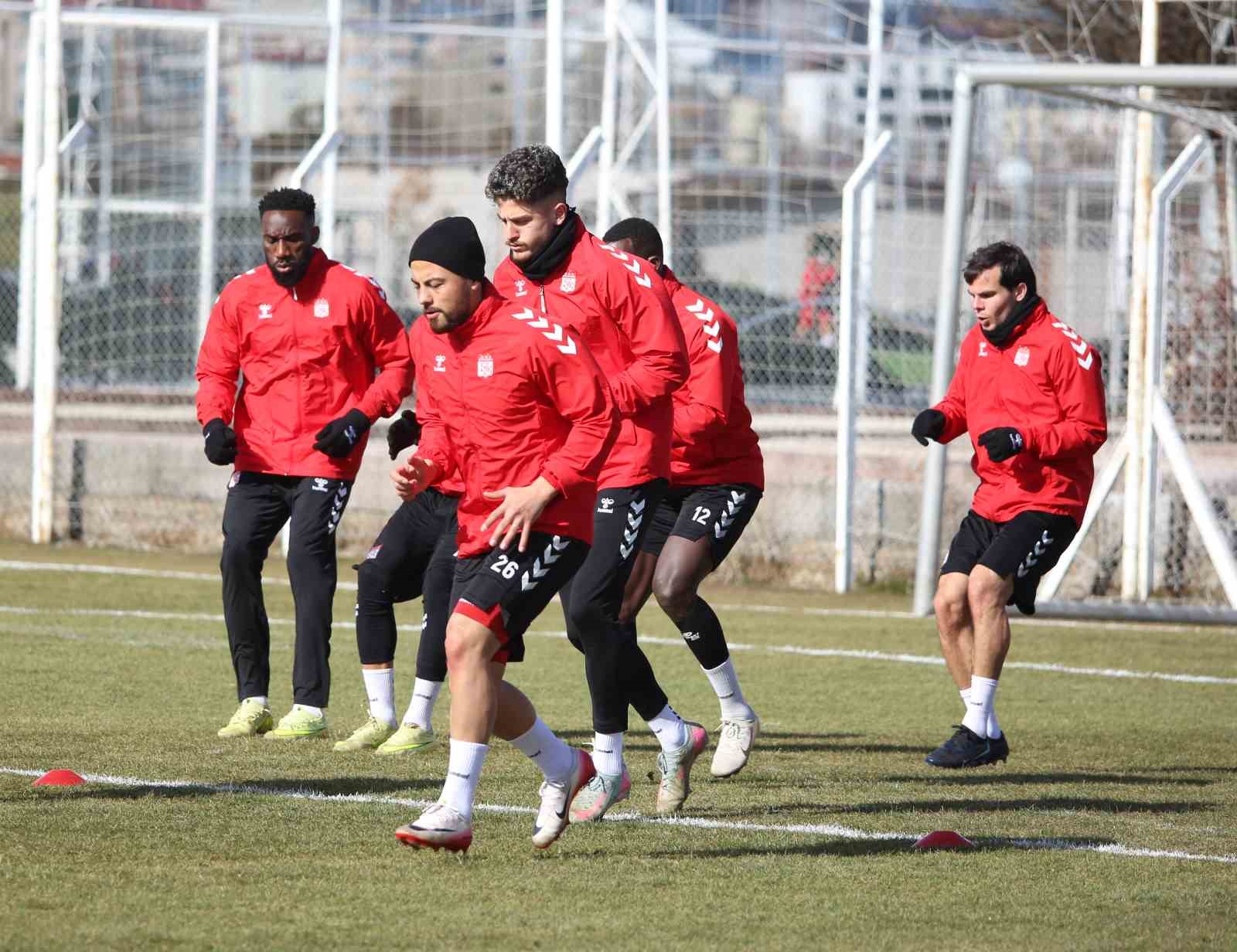 İsmet Taşdemir: "Hedef bu sene zor gibi"
