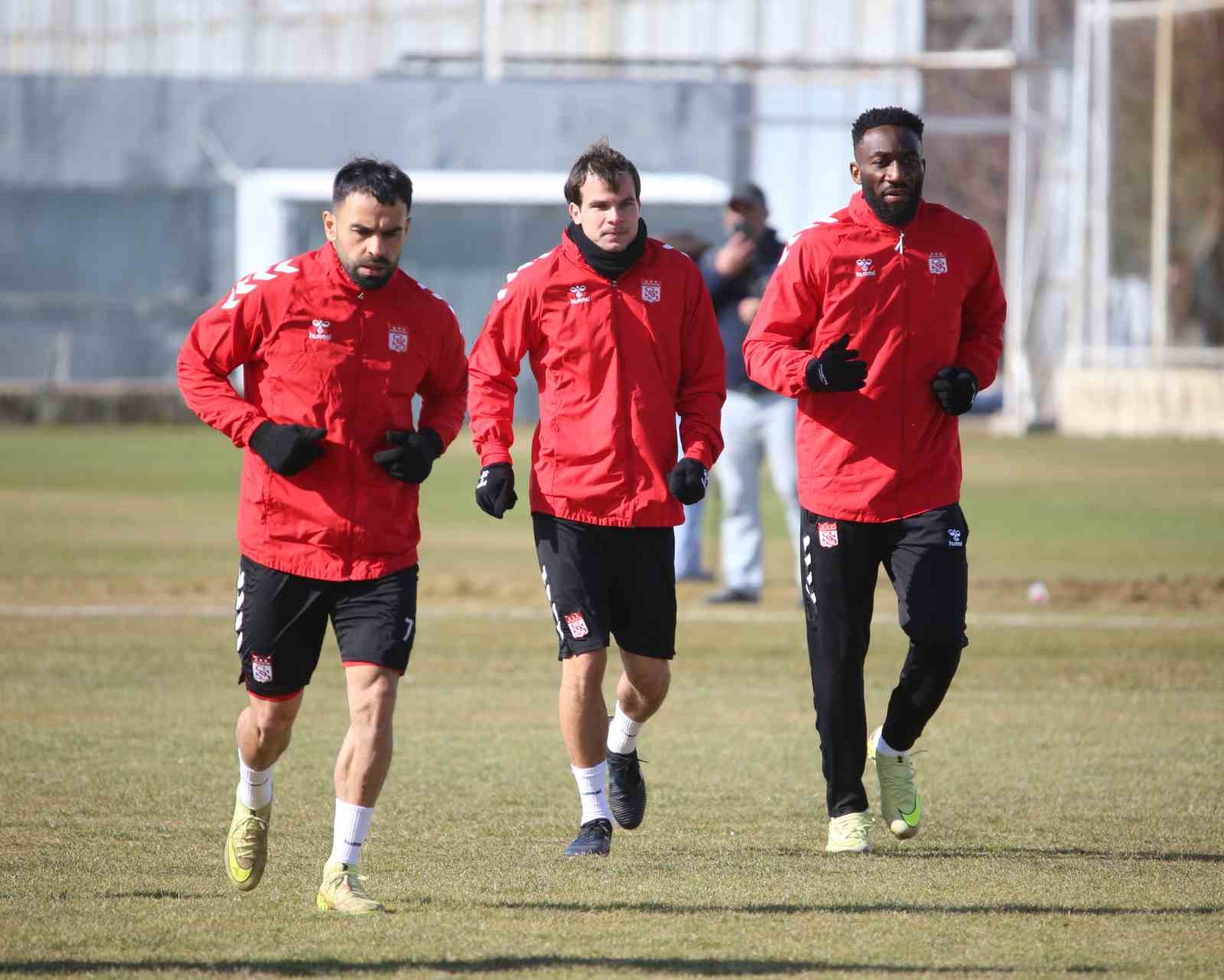 İsmet Taşdemir: "Hedef bu sene zor gibi"
