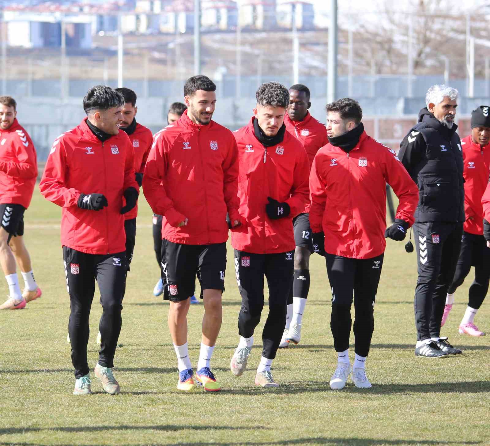 İsmet Taşdemir: "Hedef bu sene zor gibi"
