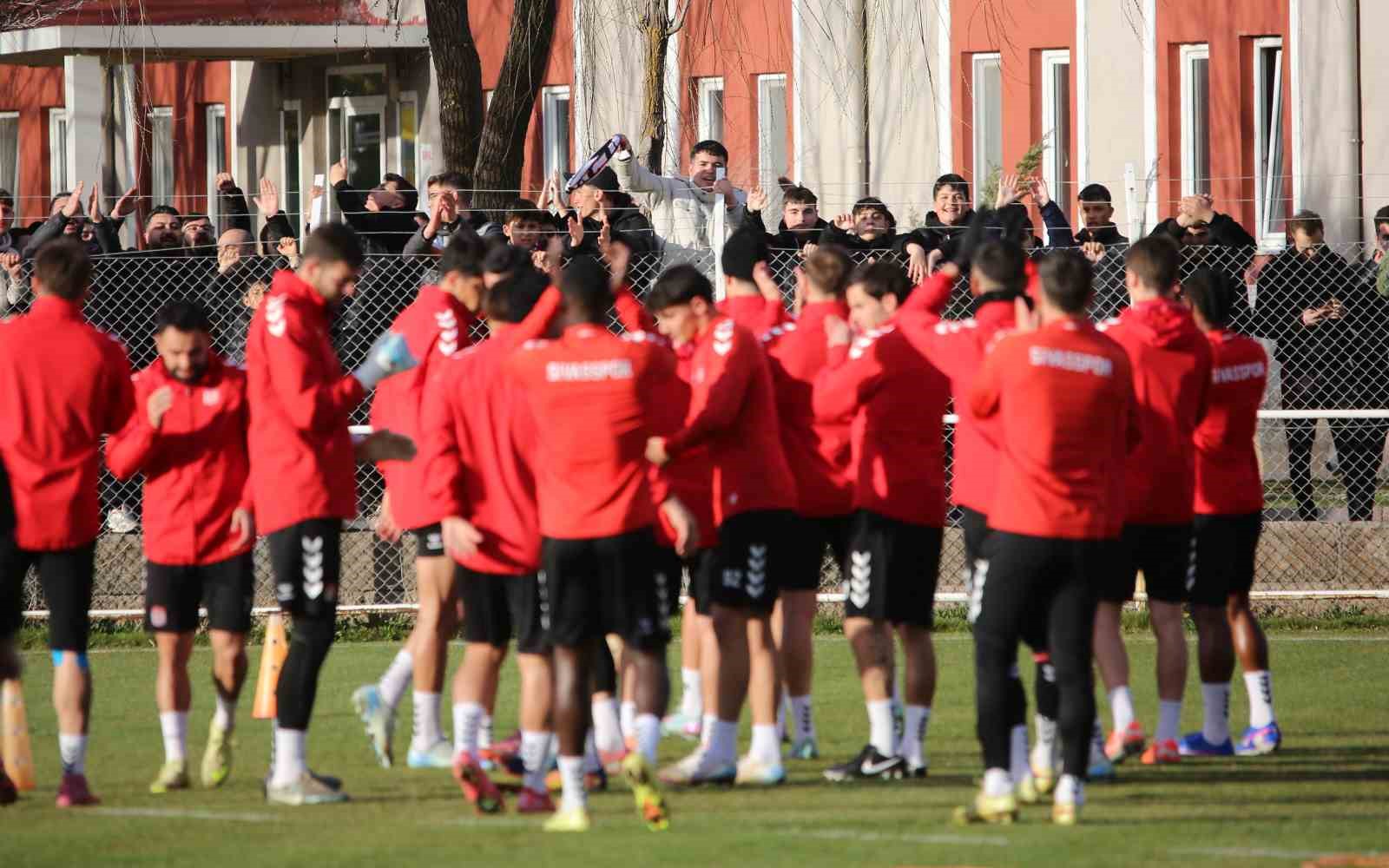 İsmet Taşdemir: "Play-off’a girebiliriz"
