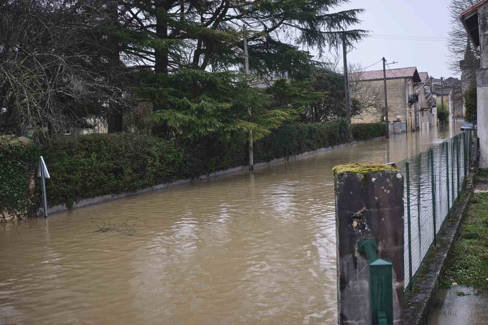 İspanya ve Fransa’da Nils Fırtınası nedeniyle 3 kişi hayatını kaybetti
İspanya ve Fransa’da Nils Fırtınası nedeniyle 3 kişi hayatını kaybetti