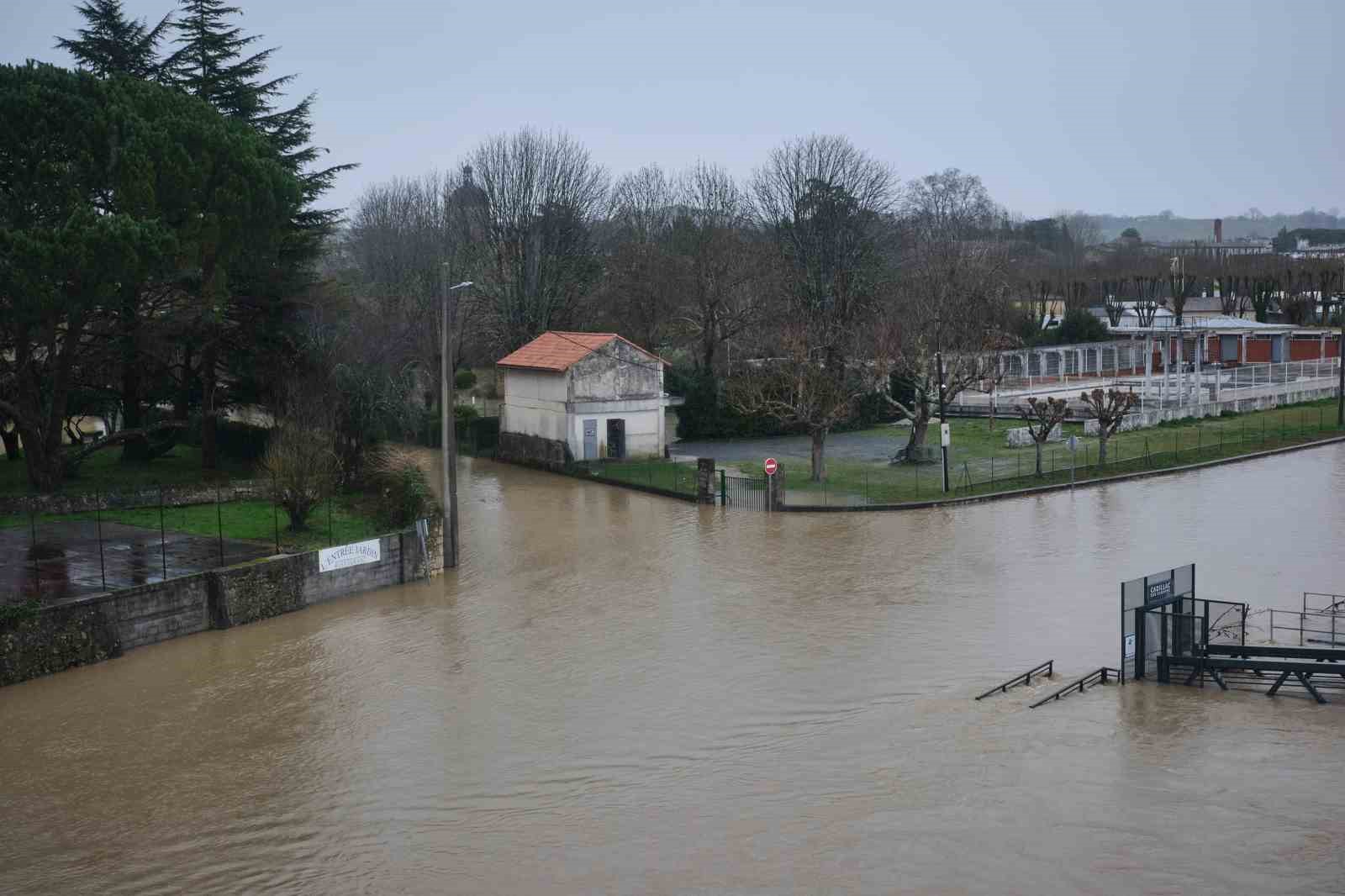 İspanya ve Fransa’da Nils Fırtınası nedeniyle 3 kişi hayatını kaybetti
İspanya ve Fransa’da Nils Fırtınası nedeniyle 3 kişi hayatını kaybetti