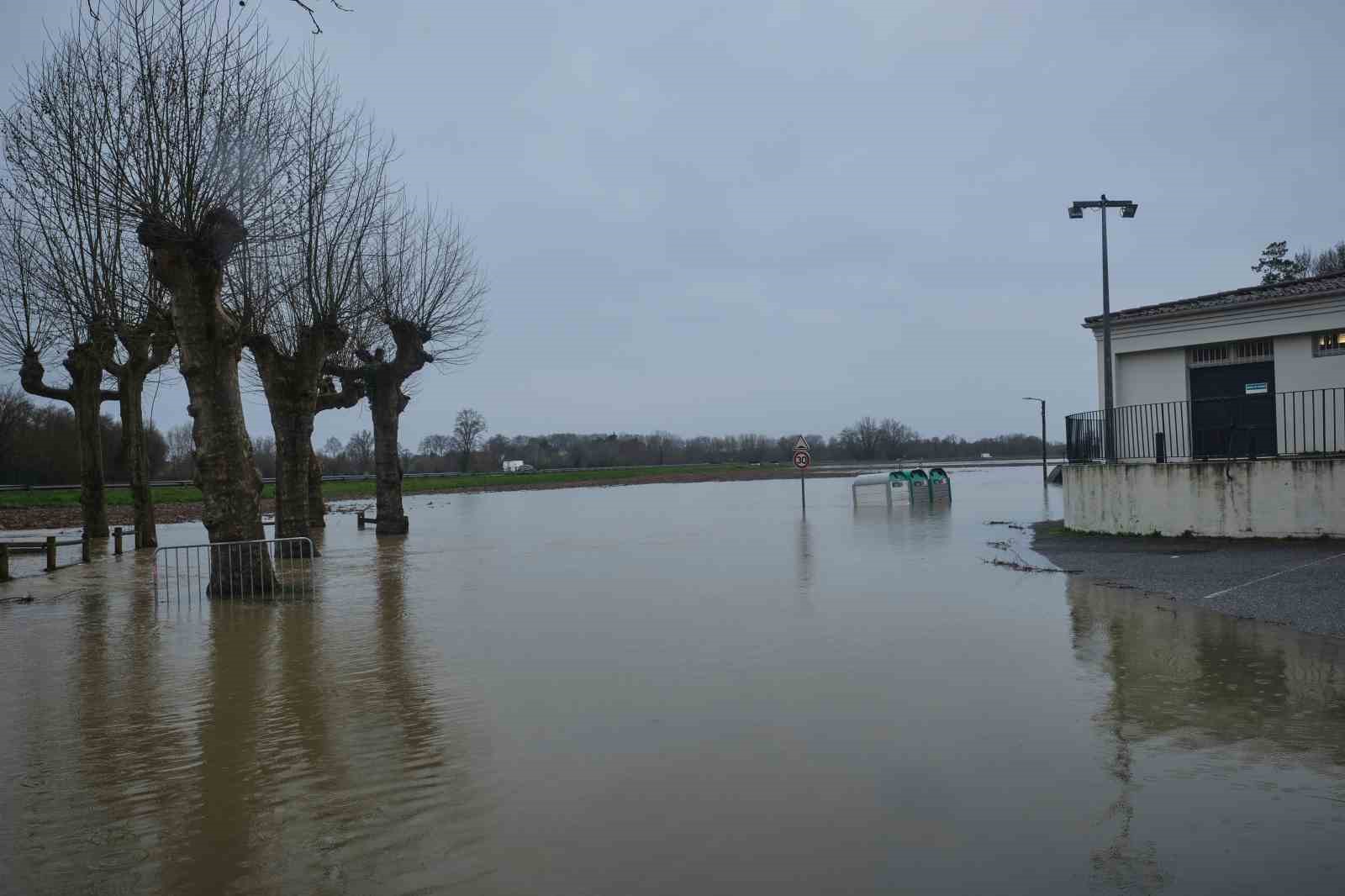 İspanya ve Fransa’da Nils Fırtınası nedeniyle 3 kişi hayatını kaybetti
İspanya ve Fransa’da Nils Fırtınası nedeniyle 3 kişi hayatını kaybetti