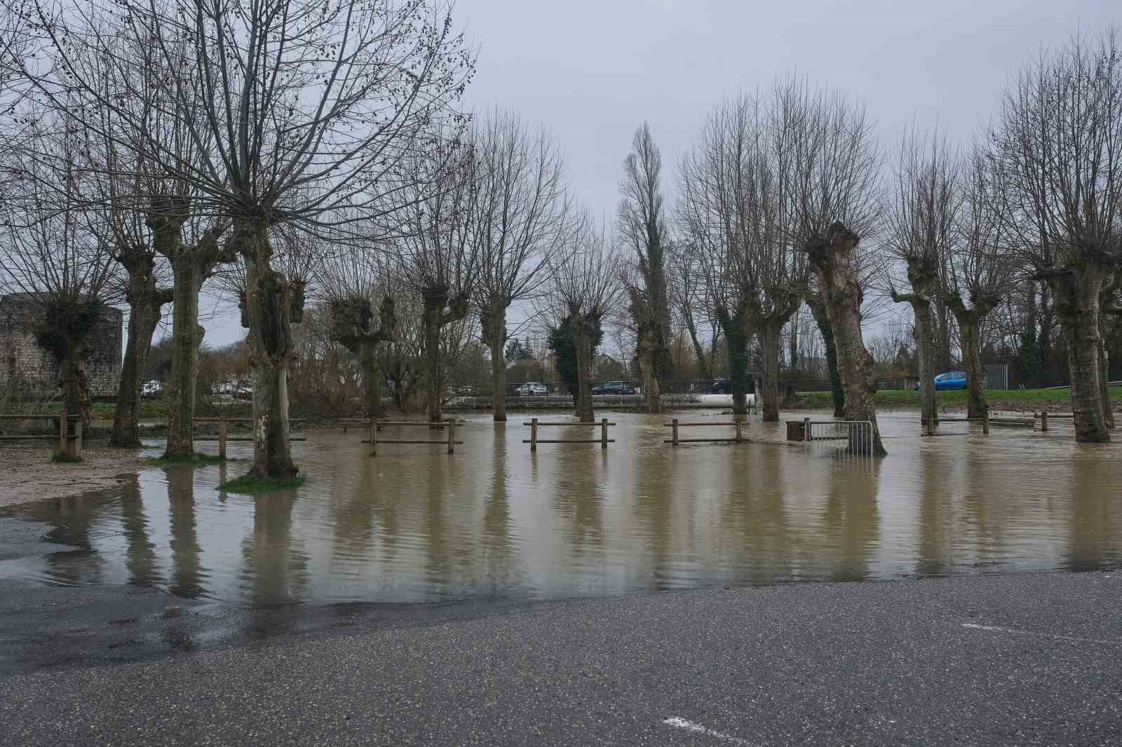 İspanya ve Fransa’da Nils Fırtınası nedeniyle 3 kişi hayatını kaybetti
İspanya ve Fransa’da Nils Fırtınası nedeniyle 3 kişi hayatını kaybetti