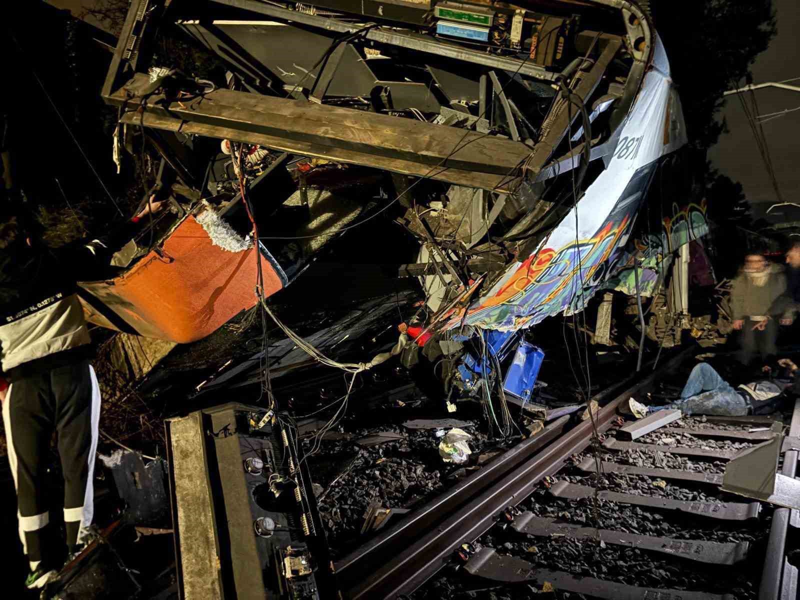 İspanya’da iki tren kazası daha: 1 makinist hayatını kaybetti, en az 37 kişi yaralandı
