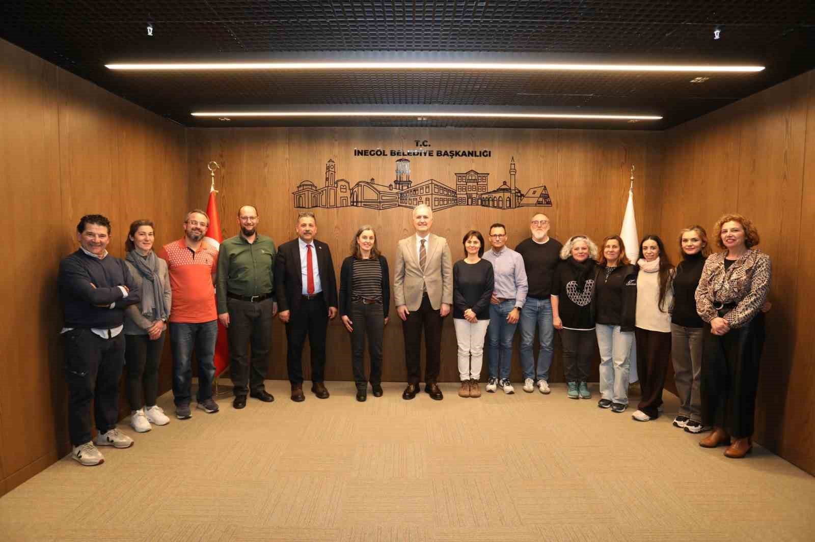 İspanyol misafirlerden İnegöl’ün ’Nöbetçi Kitaphane’lerine tam not
