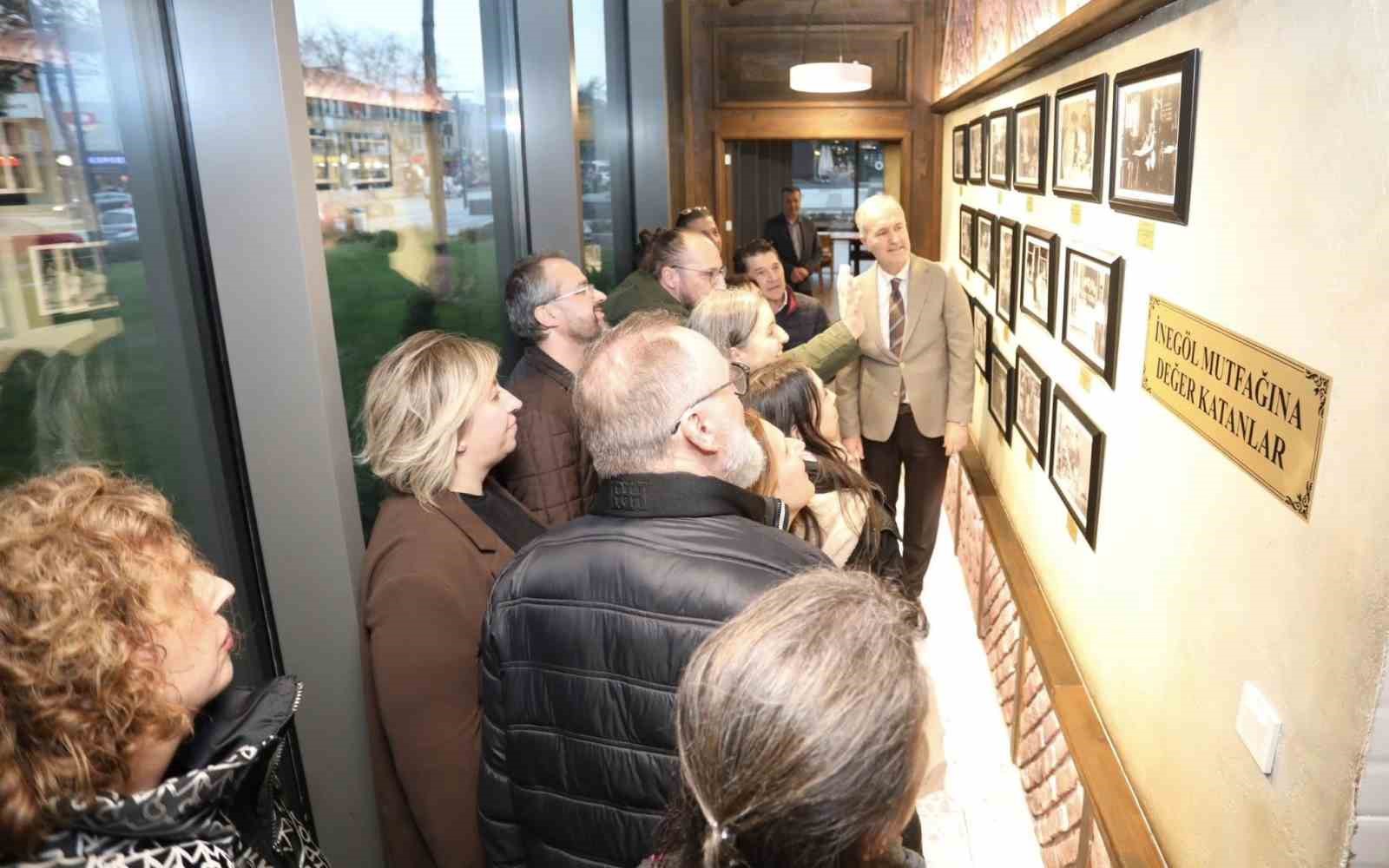 İspanyol misafirlerden İnegöl’ün ’Nöbetçi Kitaphane’lerine tam not
