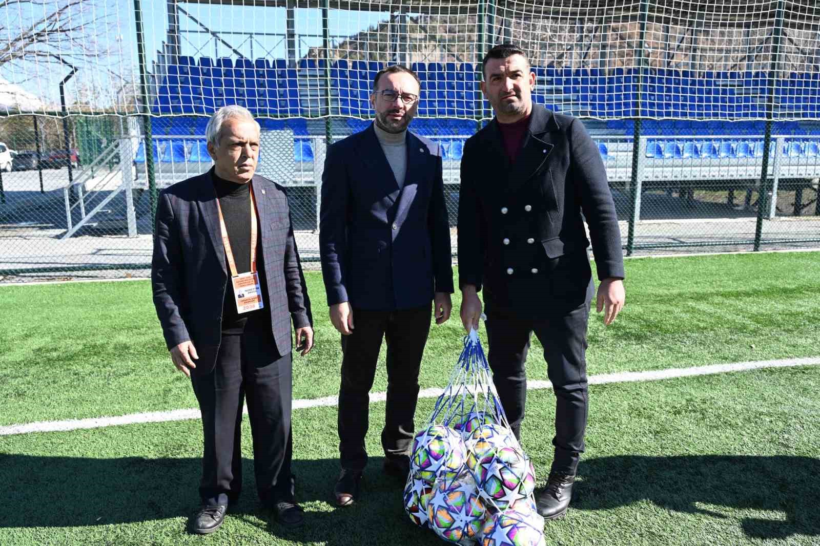 Isparta Belediyesi’nden amatör spor kulüplerine destek
Isparta Belediyesi’nden amatör spor kulüplerine destek