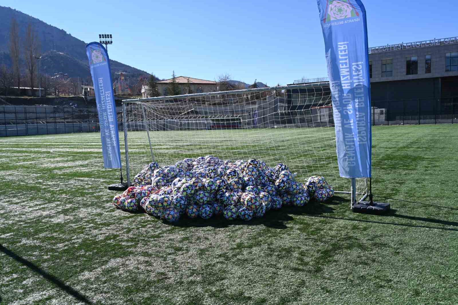 Isparta Belediyesi’nden amatör spor kulüplerine destek
Isparta Belediyesi’nden amatör spor kulüplerine destek