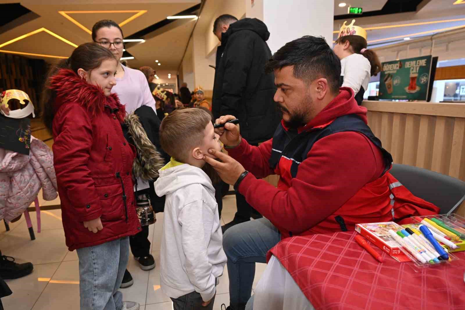 Isparta Belediyesi’nden karne şenlikleri
