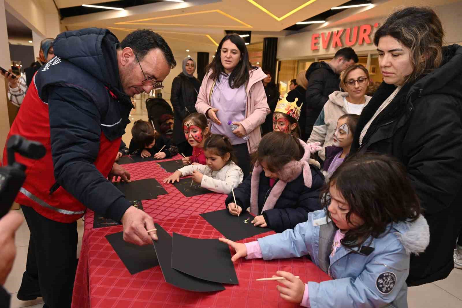 Isparta Belediyesi’nden karne şenlikleri
