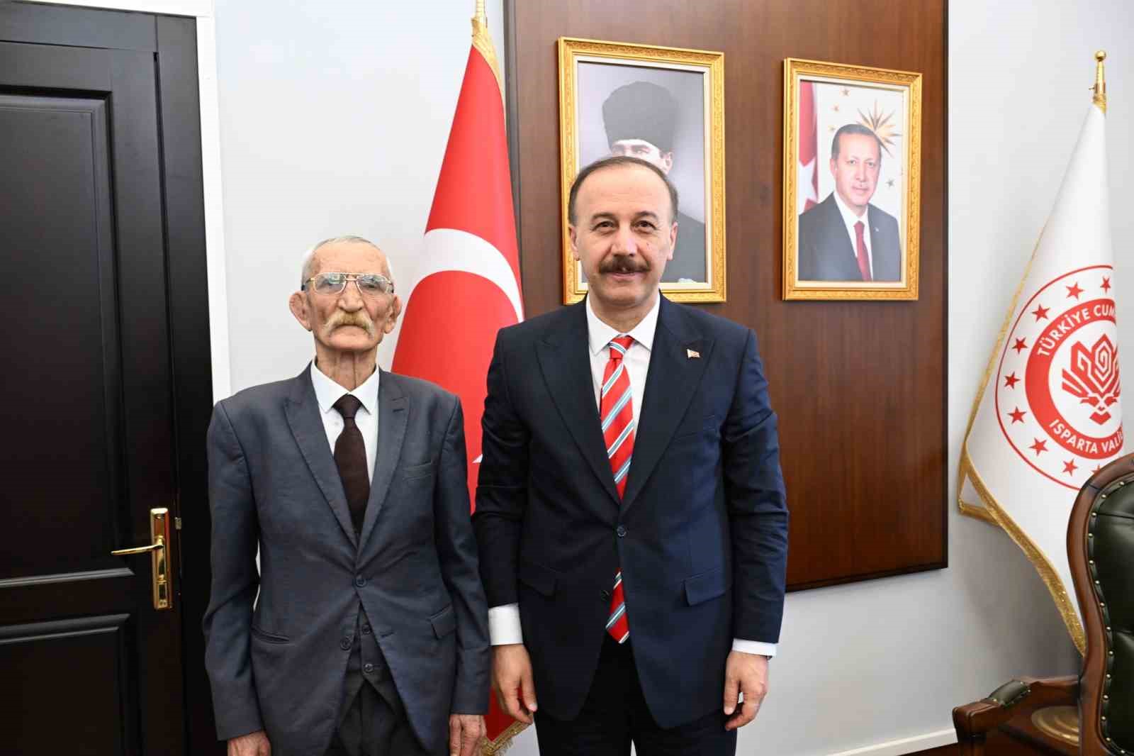 Isparta’da bir vatandaş Savunma Sanayii Destekleme Fonu’na 100 bin lira bağışladı
Isparta’da bir vatandaş Savunma Sanayii Destekleme Fonu’na 100 bin lira bağışladı