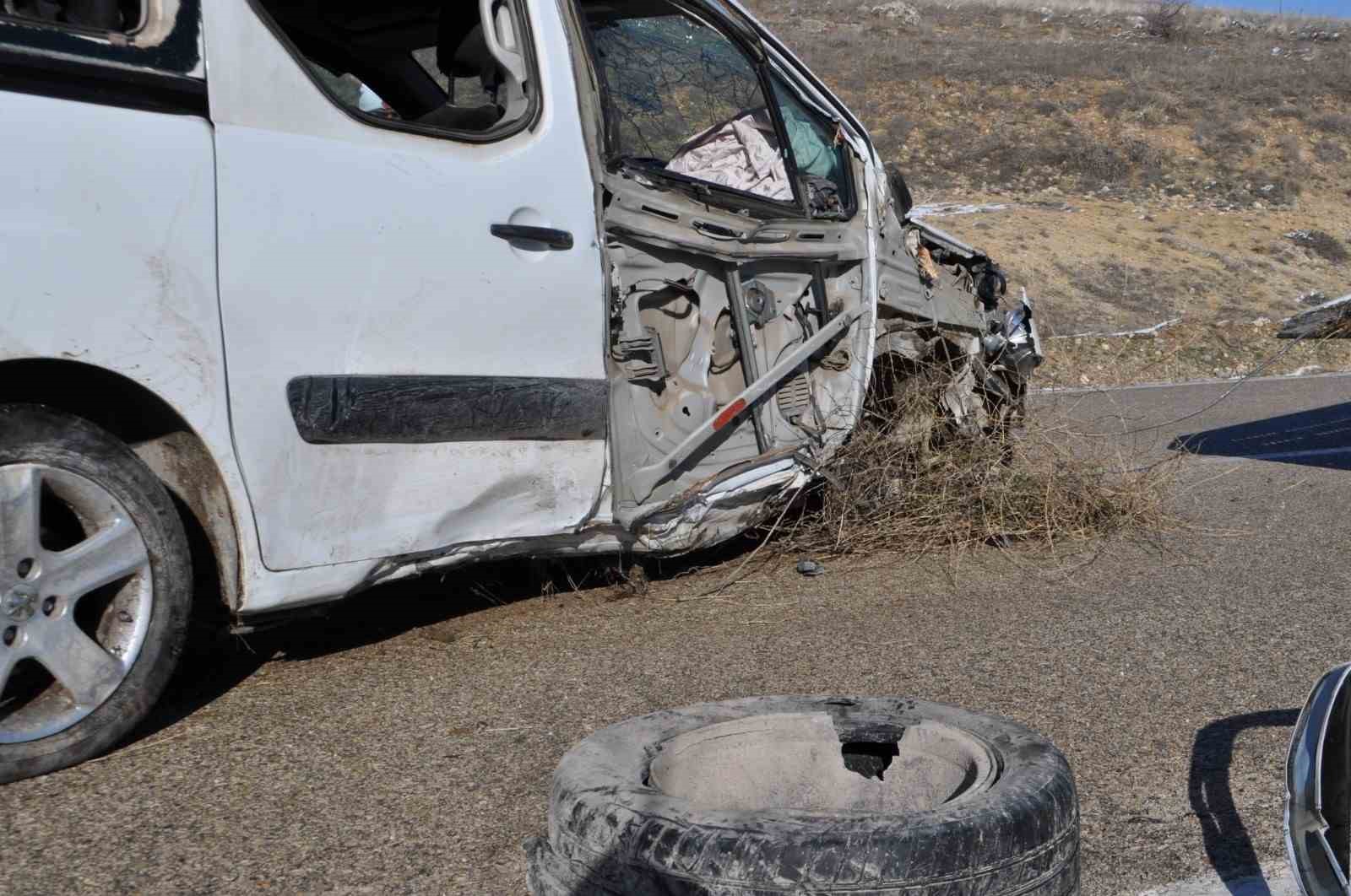 Isparta’da gizli buzlanma kazaya neden oldu: 4 yaralı
