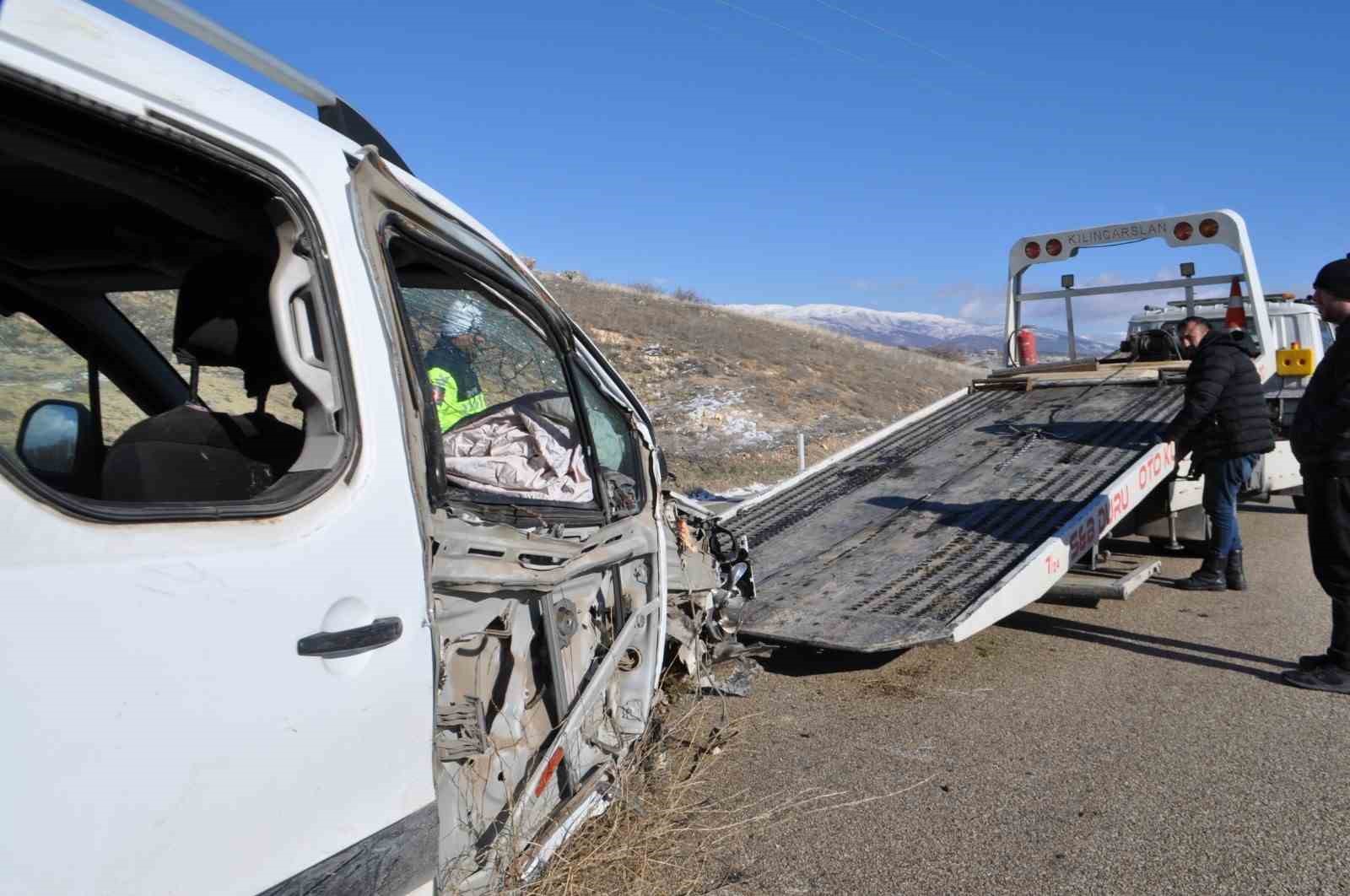 Isparta’da gizli buzlanma kazaya neden oldu: 4 yaralı
