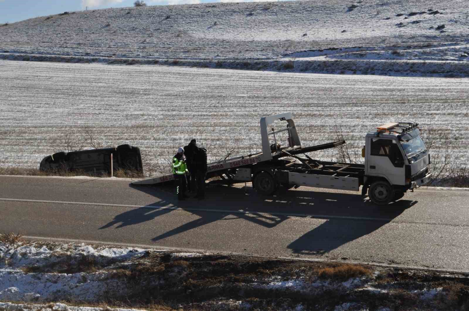 Isparta’da gizli buzlanma kazaya neden oldu: 4 yaralı
