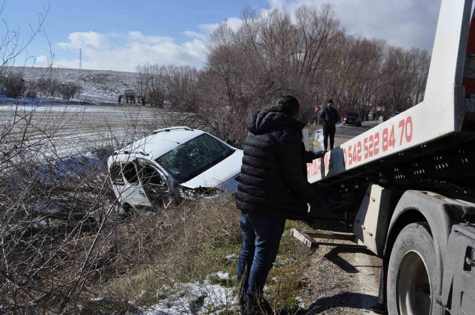 Isparta’da gizli buzlanma kazaya neden oldu: 4 yaralı
