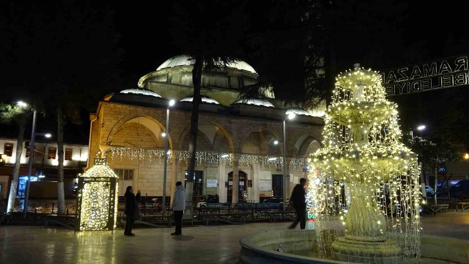 Isparta’da hatimle teravihe yoğun akın: 15 camide her gece bir cüz okunuyor
Isparta’da hatimle teravihe yoğun akın: 15 camide her gece bir cüz okunuyor