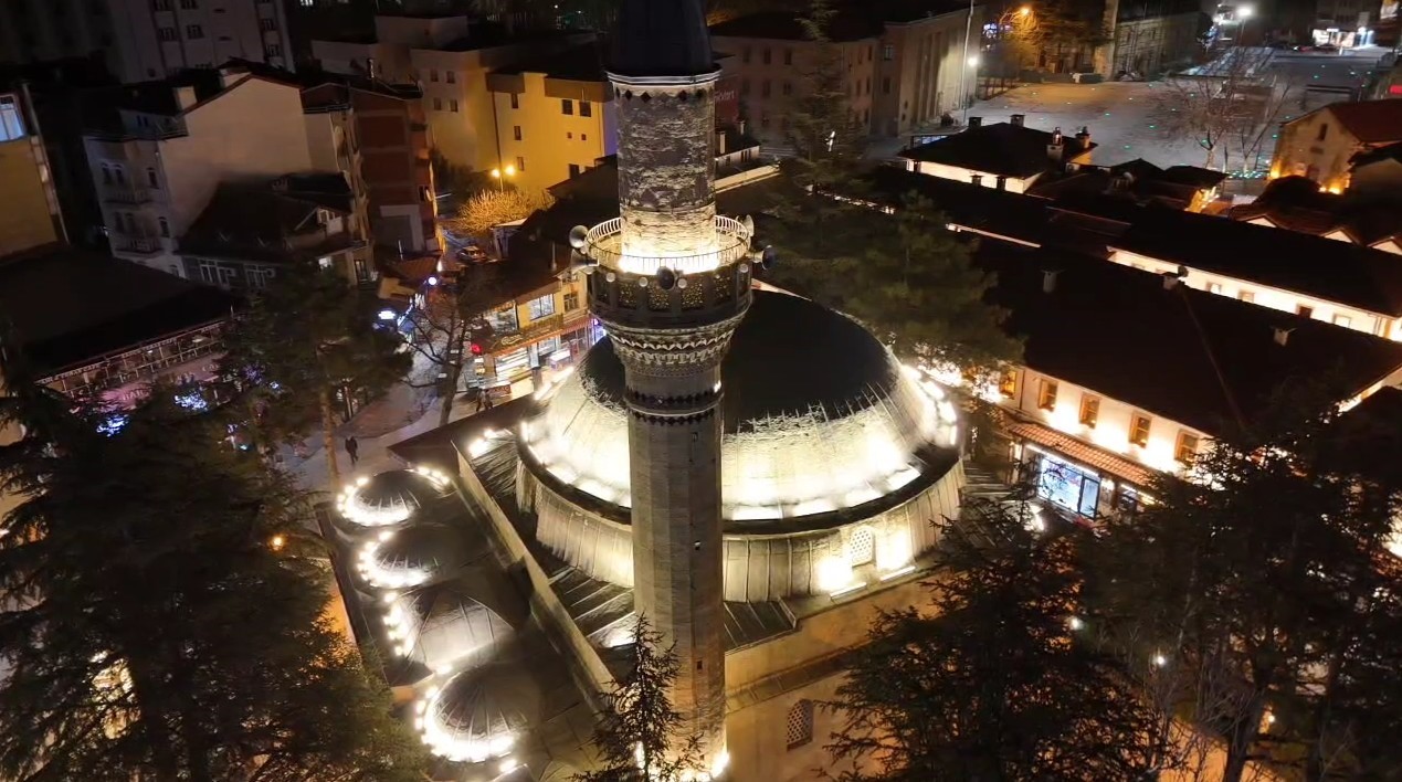 Isparta’da hatimle teravihe yoğun akın: 15 camide her gece bir cüz okunuyor
Isparta’da hatimle teravihe yoğun akın: 15 camide her gece bir cüz okunuyor