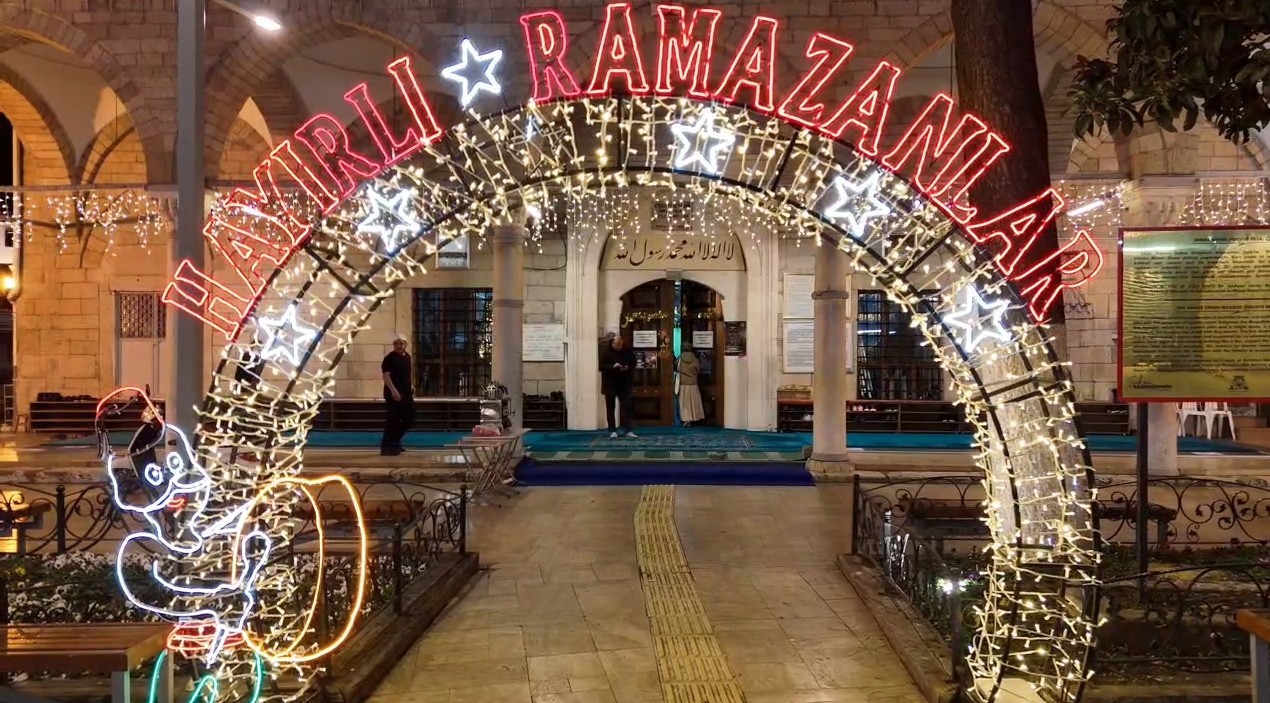 Isparta’da hatimle teravihe yoğun akın: 15 camide her gece bir cüz okunuyor
Isparta’da hatimle teravihe yoğun akın: 15 camide her gece bir cüz okunuyor