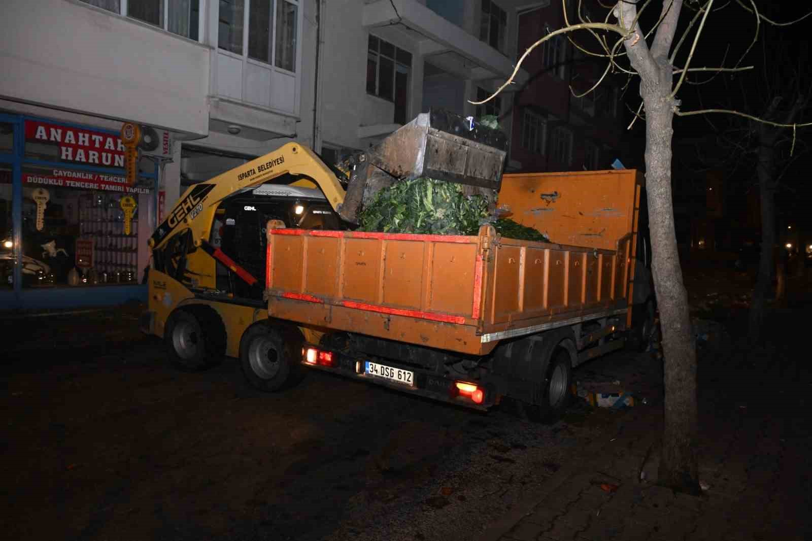 Isparta’da kışın aç kalan yaban hayvanlarına duyarlı dokunuş

