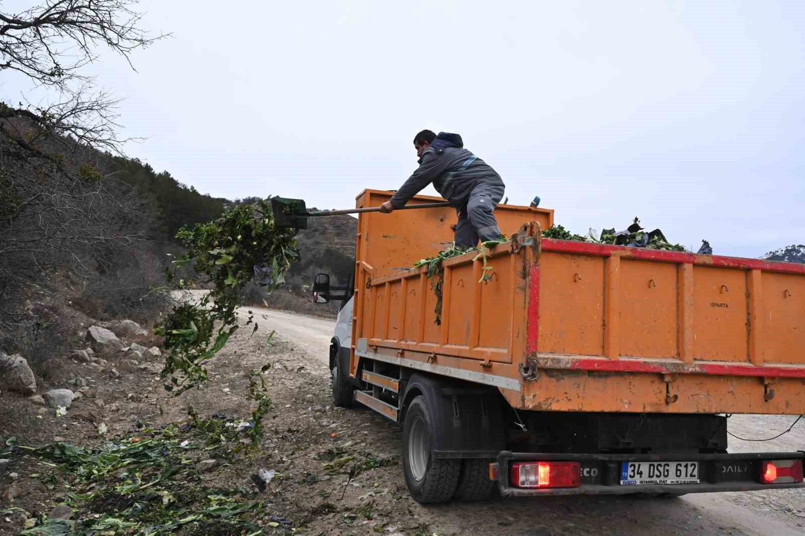 Isparta’da kışın aç kalan yaban hayvanlarına duyarlı dokunuş
