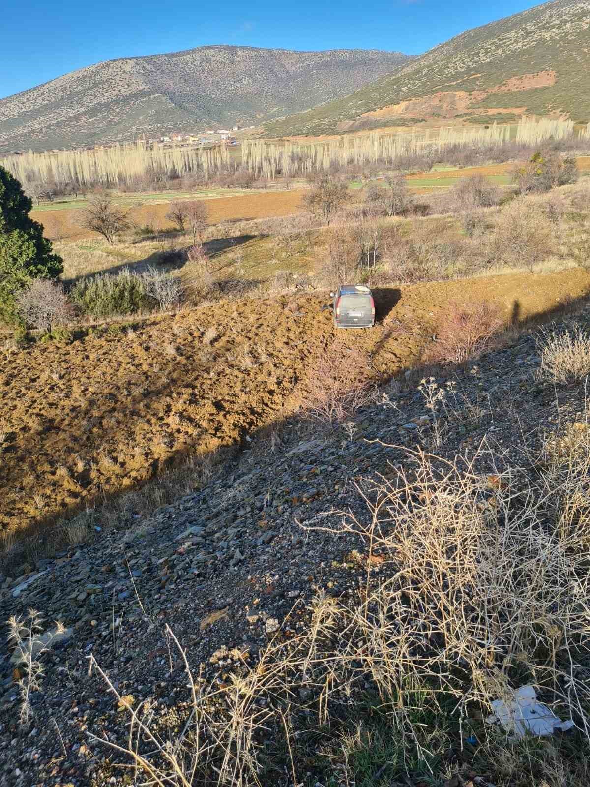 Isparta’da kontrolden çıkan araç şarampole uçtu: 10 yaralı
