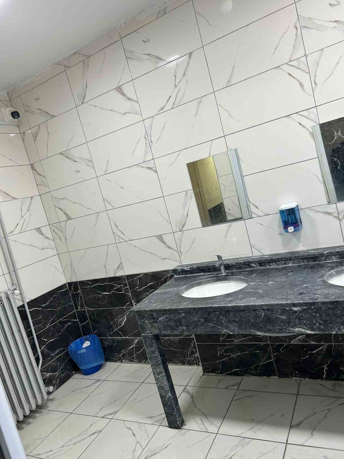 Isparta’da okul tuvaletine yerleştirilen kameralar bulunduğu yerden kaldırıldı
