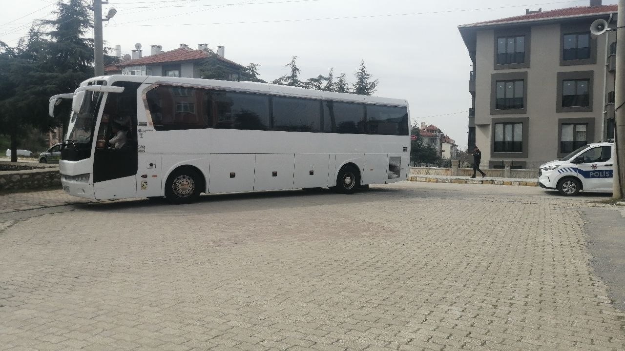 Isparta’da otomobil ile tur otobüsü çarpıştı: 1 yaralı
