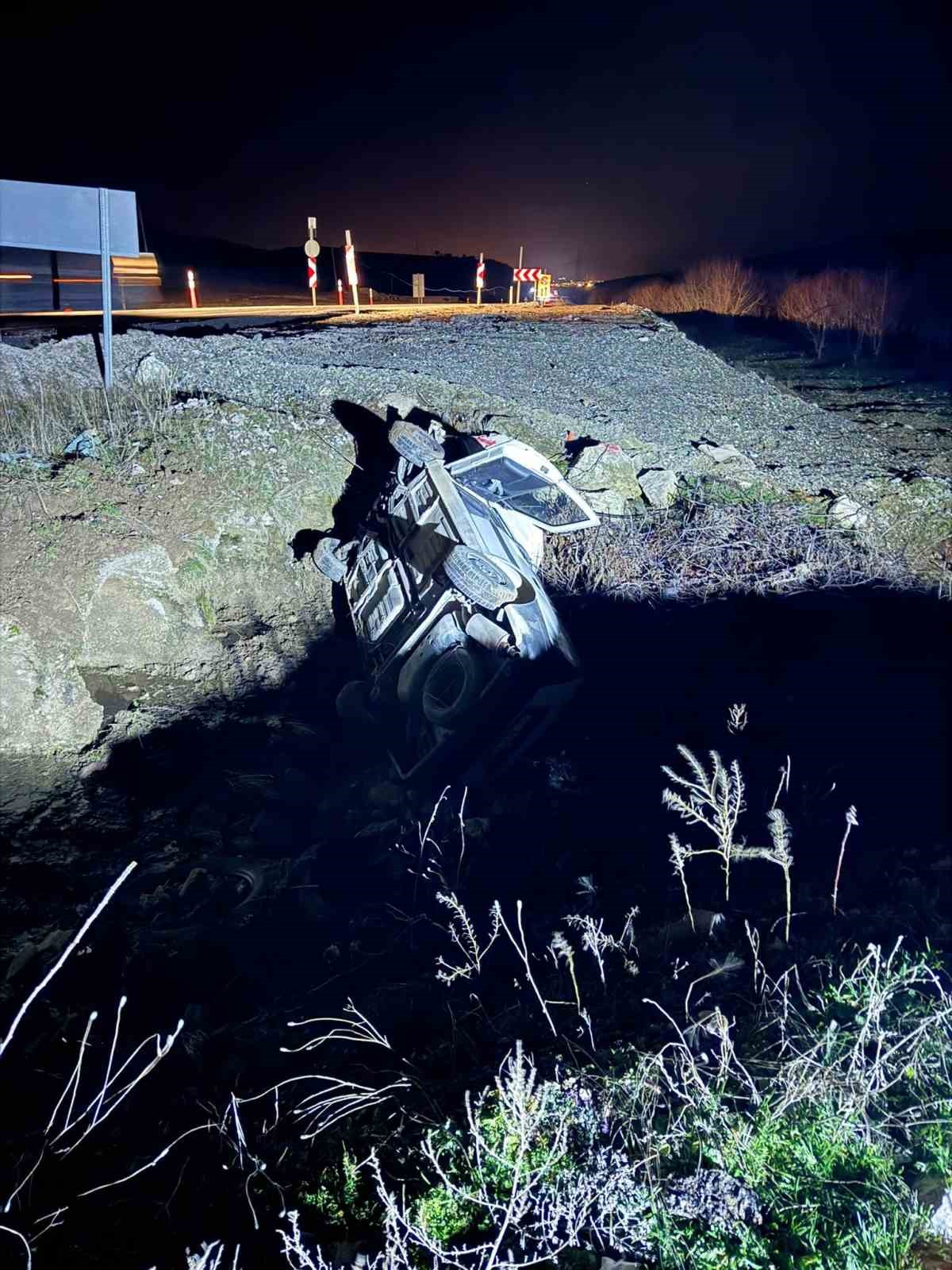 Isparta’da otomobil şarampole yuvarlandı: 5 yaralı

