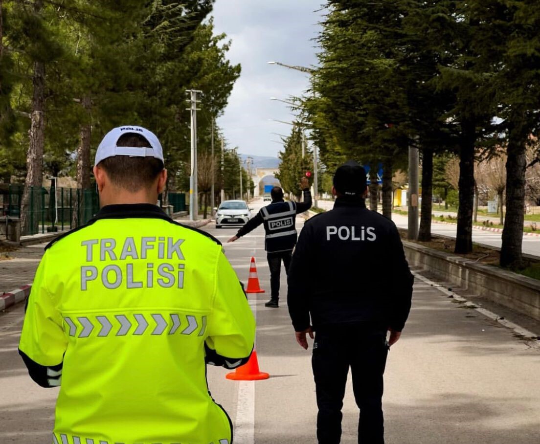 Isparta’da son bir haftada 39 aranan şahıs yakalandı, 20 ruhsatsız silah ele geçirildi
