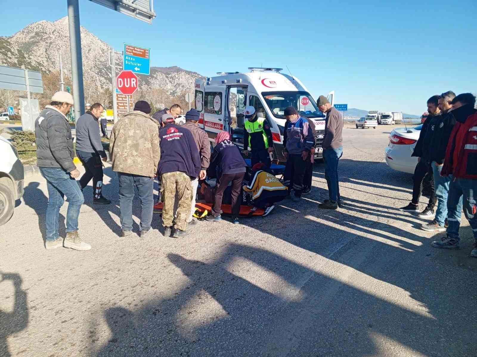 Isparta’da sürücüsünün kontrolünden çıkan motosiklet yola savruldu: 1 yaralı

